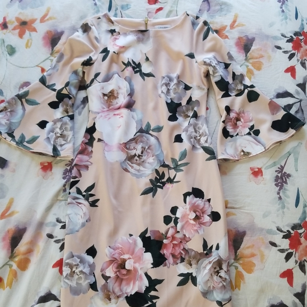 Floral bell sleeved dress